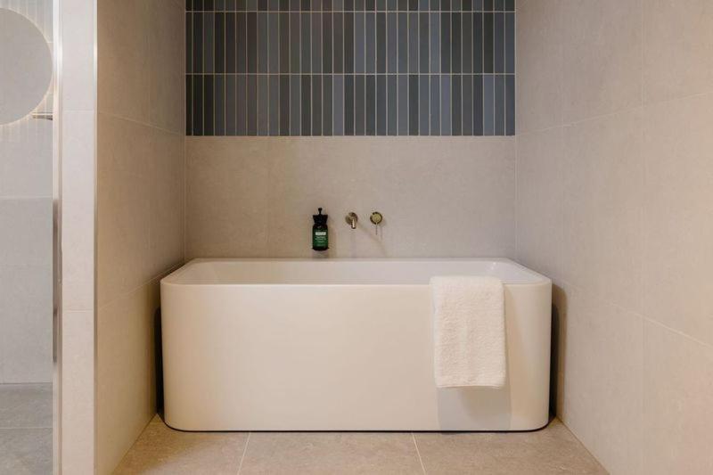Crowne Plaza Adelaide Mawson Lakes By Ihg Buitenkant foto